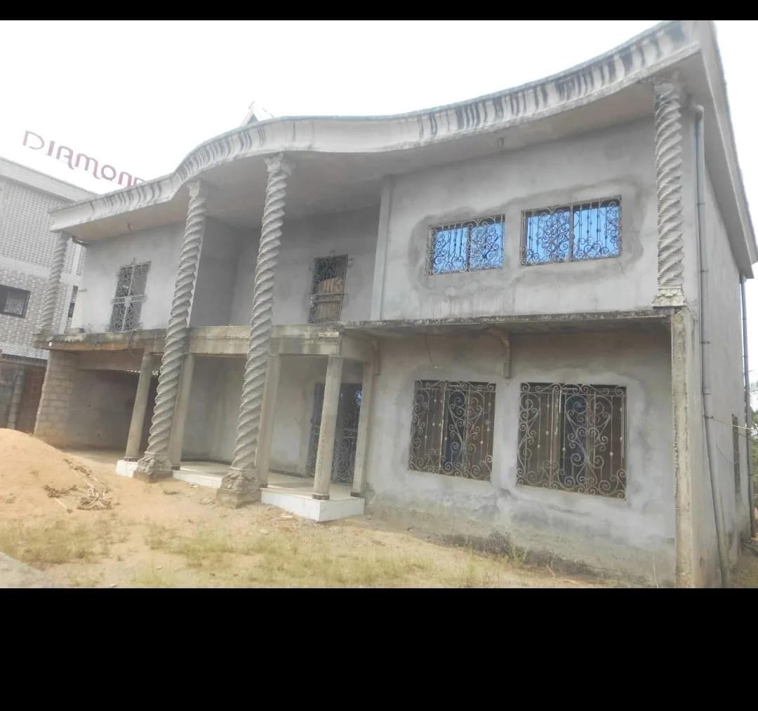 Duplex a vendre ( nyalla Pariso )